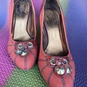 Cute details on Isabella fiore high heels